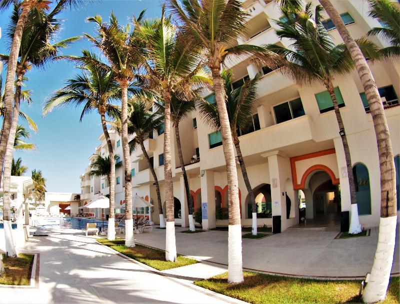 Camino Real Manzanillo Hotel Exterior foto